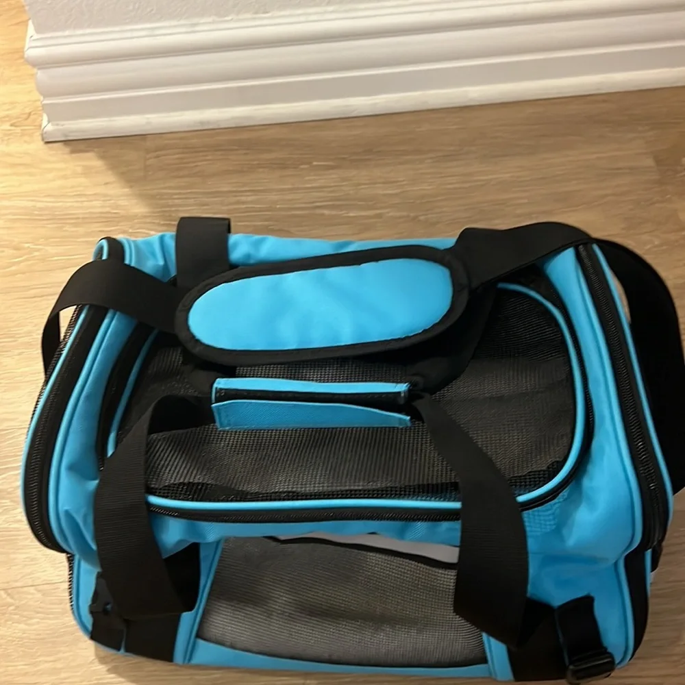 Size is a small in the colors blue and black